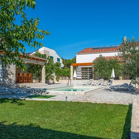 בית נופש 58 *