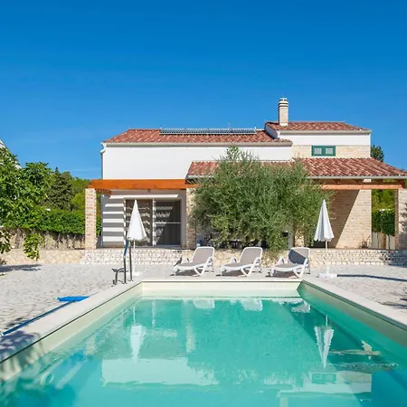 58 * Σίμπενικ