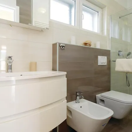 Lovely In With Wifi Holiday home